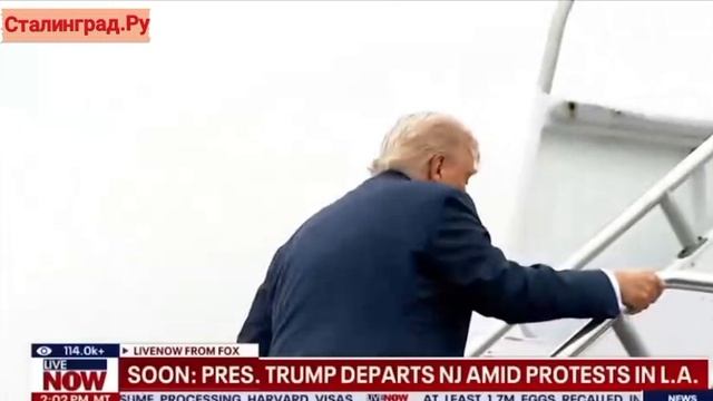 Трамп и Рубио споткнулись, поднимаясь по трапу самолета