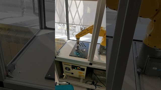 Промышленный робот Fanuc