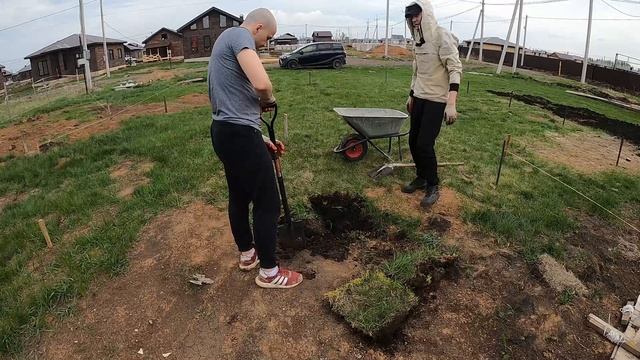 Копка траншеи под фундамент дома