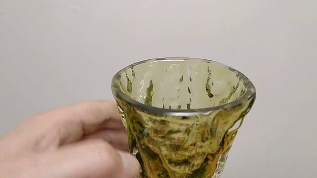 волнистая ваза