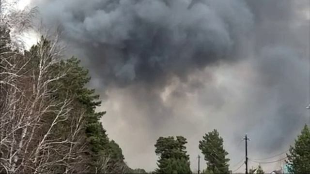 Сильный пожар недалеко от трассы