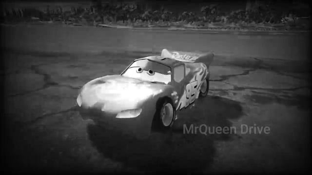 Lightning McQueen с половиной колеса против Lightning McQueen с обычными колесами - что лучше