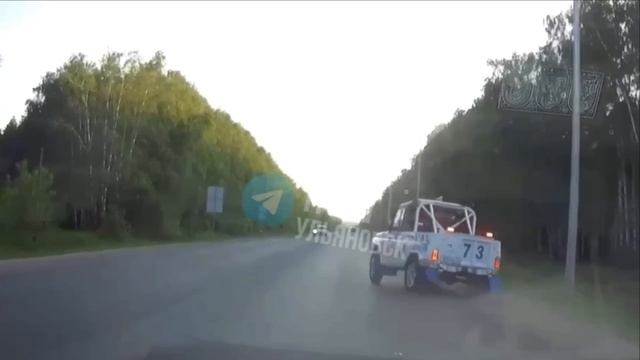 На Сельдинском шоссе сегодня едва не произошло ДТП  Момент попал на регистратор