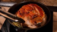 Как приготовить стейк из свинины на сковороде — сочный и вкусный рецепт