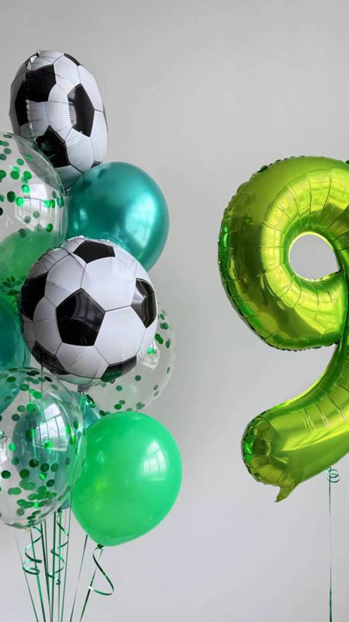 Композиция на 9 лет в стиле футбол в зелёном цвете