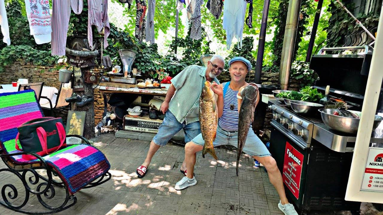Катя и Марат играют в ресторан!! Это таки Одесса)) Уха в казане получилась идеальной