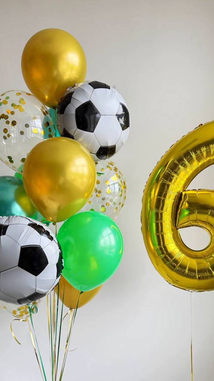 Композиция на 6 лет в стиле футбол в золотом цвете