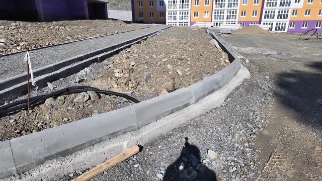 Рядом с домами на Русской, 57 ведется благоустройство.