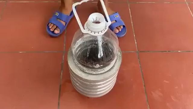 цветочный горшок из бутылки 5л