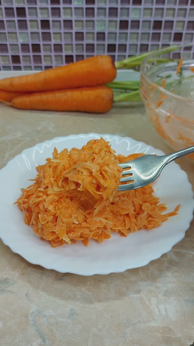 Салат из моркови с чесноком готовится за 5-7 минут