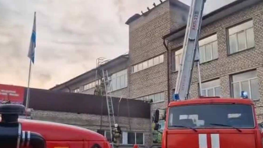 Пожар охватил гимназию в Горно-Алтайске на площади в 1000 "квадратов"
