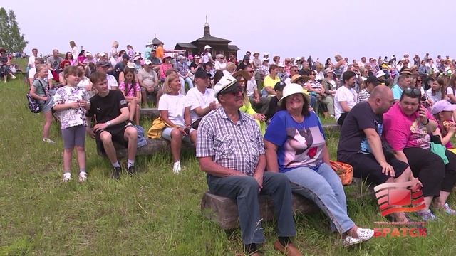 Зачем топить берёзку на Троицу? Братчане встретили святой праздник в лучших народных традициях