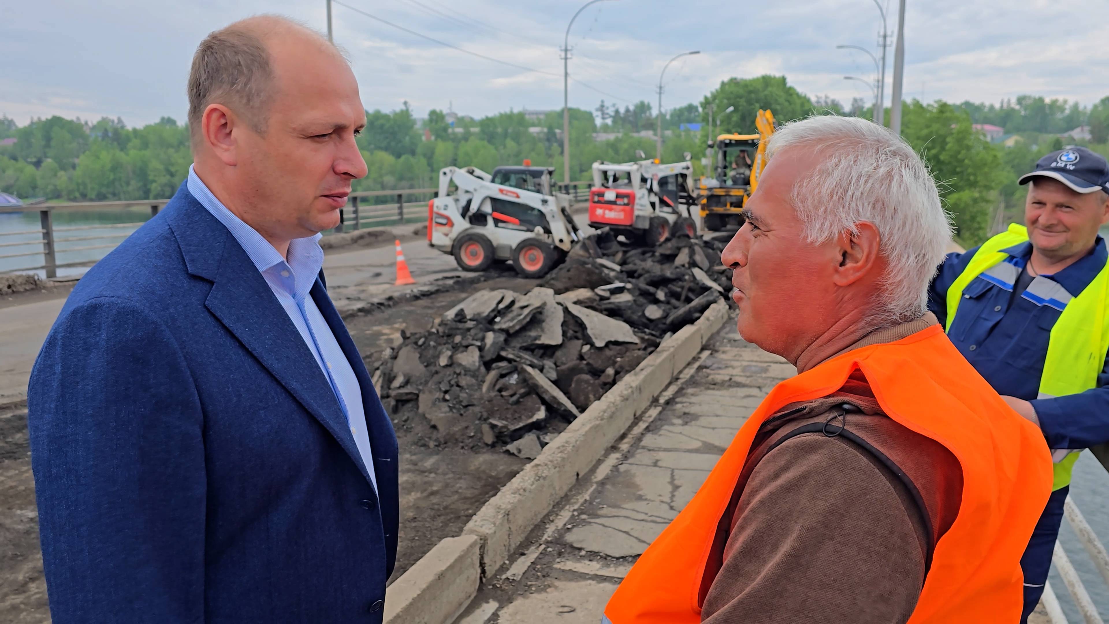 Начался ремонт проезжей части моста через падь Пурсей в Братске