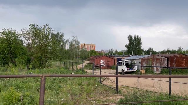 Разрушенная конюшня в Горки 10