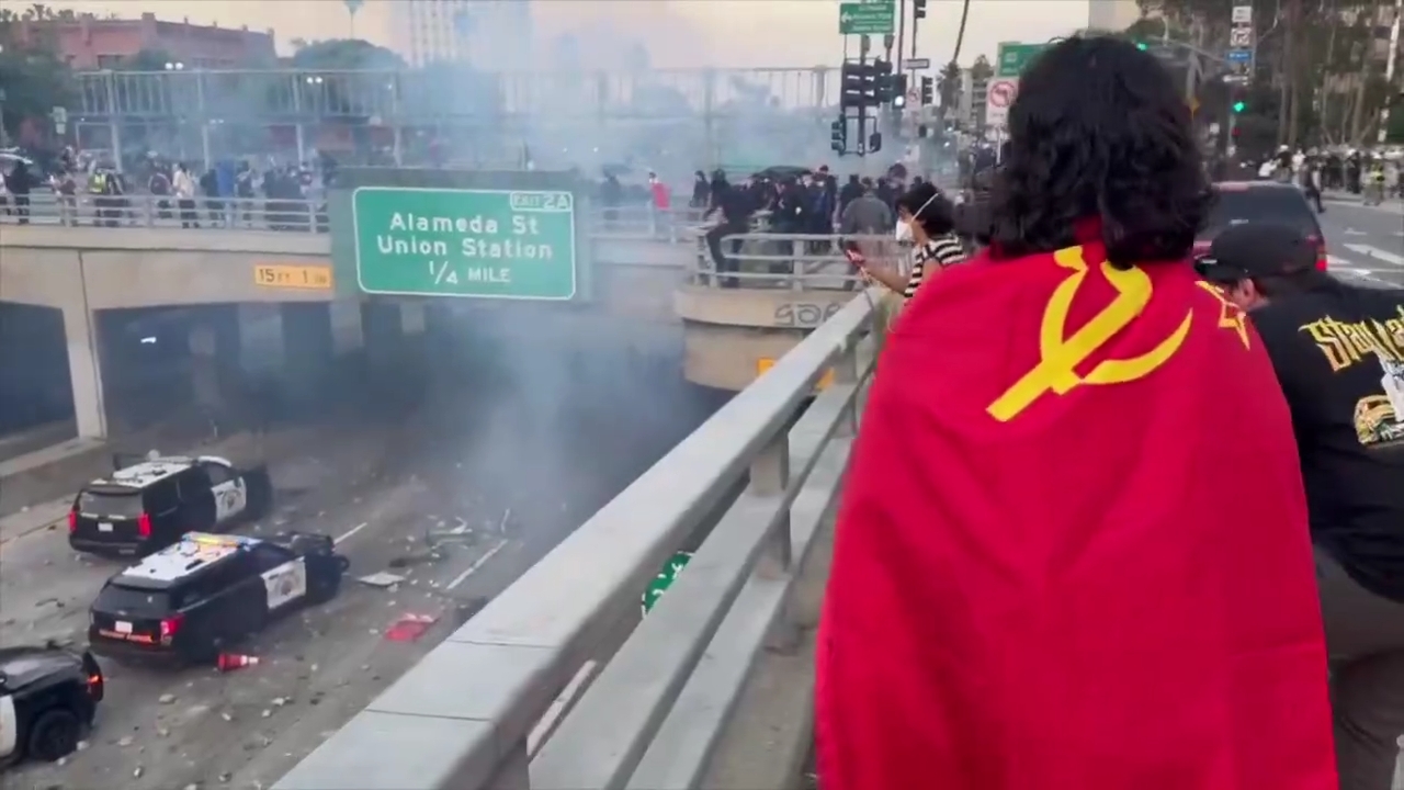 Лос-Анджелес, наши люди есть везде.