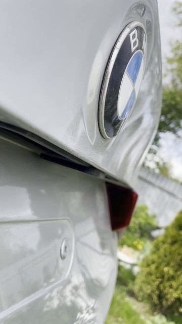 Привлекательная откидная система для камеры iCam2 BMW. Полностью интегрируется в штатную систему