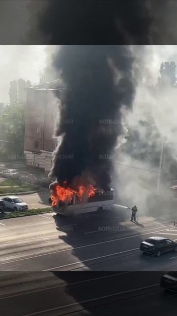 СГОРЕЛ АВТОБУС: по улице 20 лет Октября из-за технической неисправности вспыхнул 26 автобус.