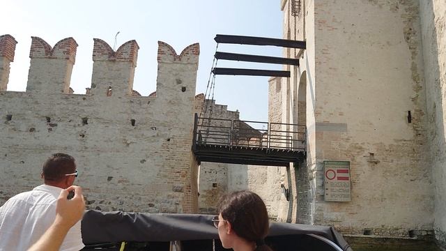 Ров замка Сиримионе