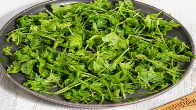 Cалат с рукколой, помидорами черри и моцареллой