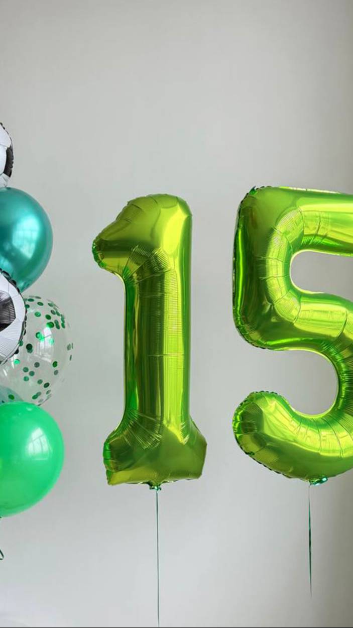 Композиция на 15 лет в стиле футбол в зелёном цвете