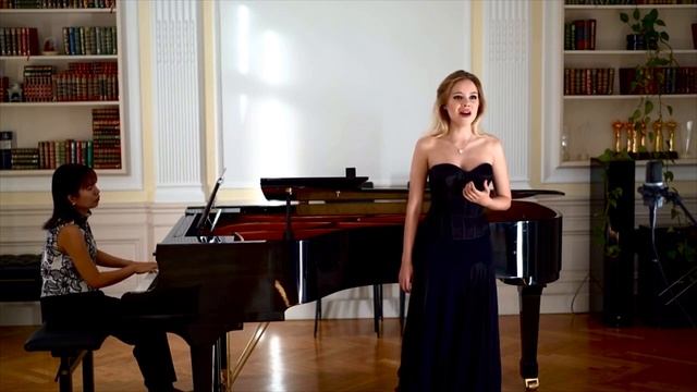 E strano......Sempre libera (Verdi)