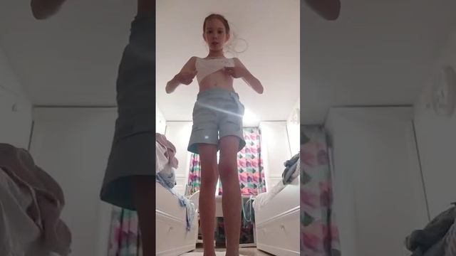 у Верка чурка выбирают наряды . ждали видимо вот я и выпустила.