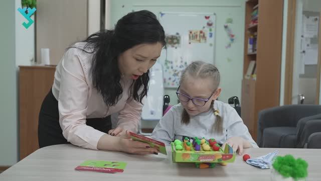Мир, где смех и слёзы переплетаются с силой духа | День соцработника