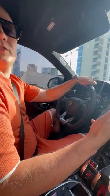 Когда в салоне Lambo больше криков, чем на гоночном треке…  #СемейныеГонки
