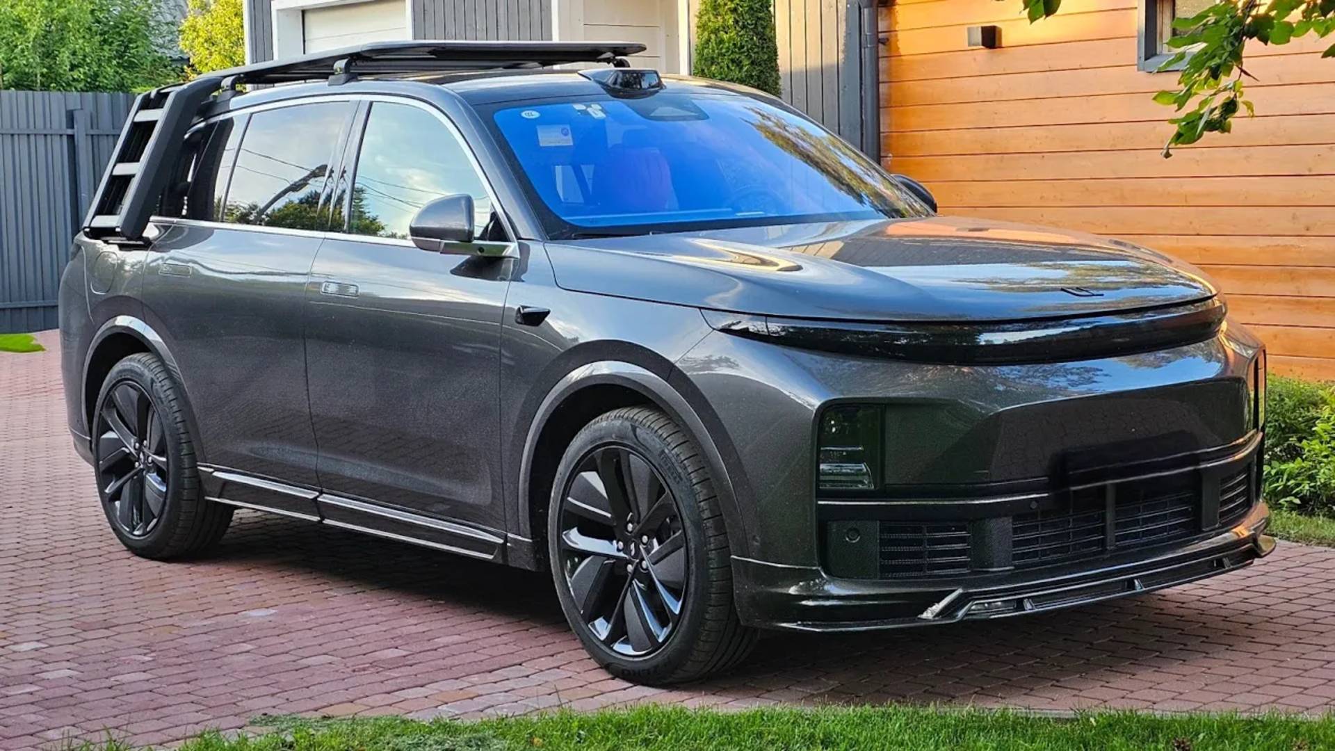 Тюнинг обвес на Lixiang L7, L9. Окрашен в цвет с завода. С установкой в СПб или без неё.
