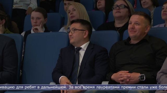 09.06.2025 50 лучшим школьникам вручили премию от депутатов Городской Думы