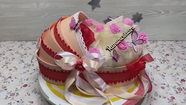 Букет из памперсов в коробке люльке