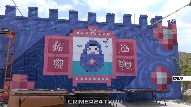 Уличные художники в Судаке завершают создание трёх муралов в Судаке