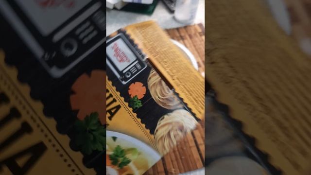 Холостяцкий ужин. Лапша на курином бульоне. Заморозка. На пробу.