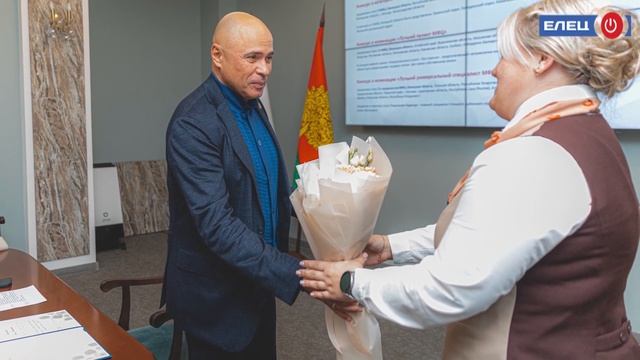 Лучшим универсальным специалистом  в России признана сотрудница УМФЦ в Ельце Надежда Позднякова