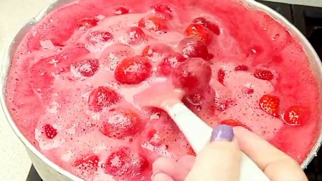ЯГОДКА к ЯГОДКЕ!. ВАРЕНЬЕ Пятиминутка из КЛУБНИКИ.