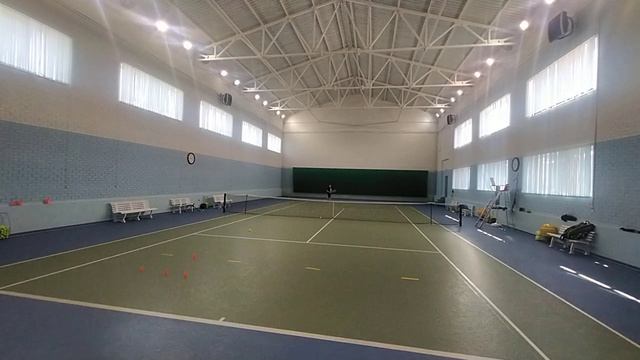 Артем только справа треугольник на з.л. в правый угол слабый в 1/8 сильный в 1/4 корта подряд 110раз