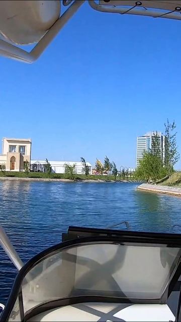 ТОП-5 причин прокатиться на лодке по Гребному каналу Самарканда