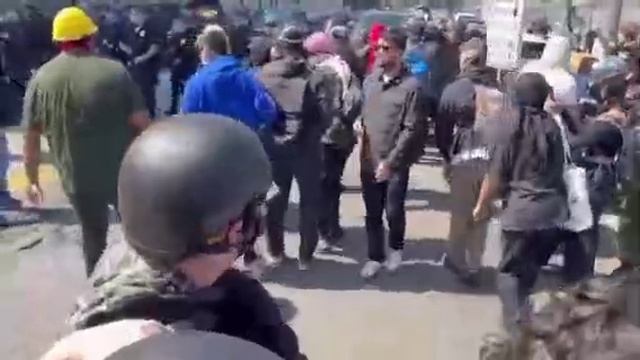 В Калифорнии всё горит не просто так, а за деньги. За хорошие деньги.