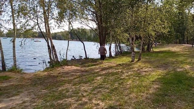 В Светлоярском парке и озере гуляем вместе с вами.