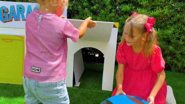 Влад и Ники - Крис играет с Волшебным колесом - Веселые истории с друзьями