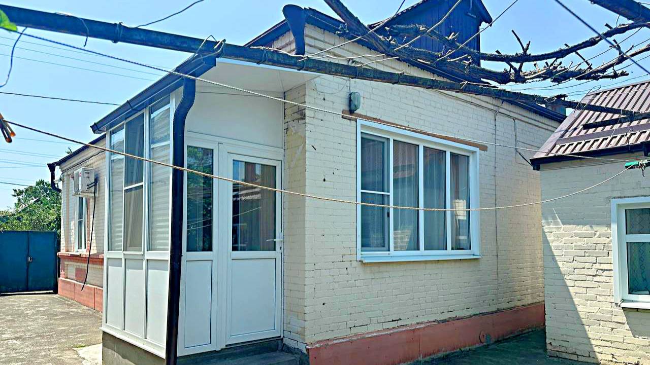 Уютный домик 60 кв.м. 4,8 соток 3 комнаты летняя кухня. Краснодарский край, город Армавир.