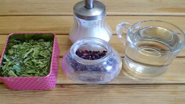 Чай из каркаде и мяты