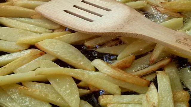 Картофель с грибами на сковороде