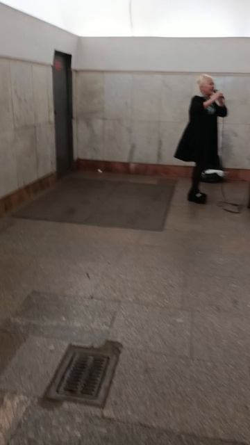 В метро.