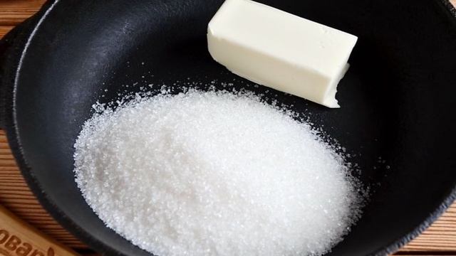 Банановый пирог со сметанной заливкой