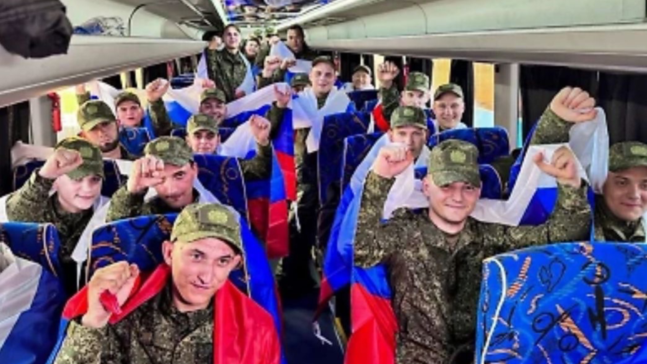Вторая группа российских военных вернулась из украинского плена.