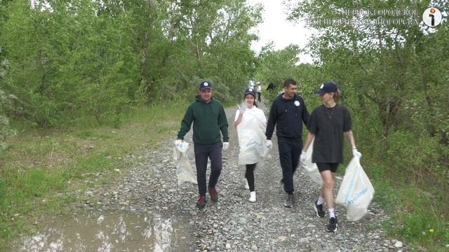 Волонтёры Саяногорска очистили берег карьера