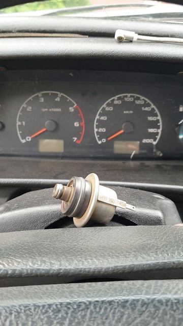 ваз плохо заводится? регулятор давления топлива на моторах 1.6L.mp4