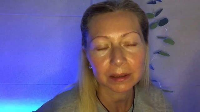 АСМР.Макияж себе. шёпот для сна и расслабления.