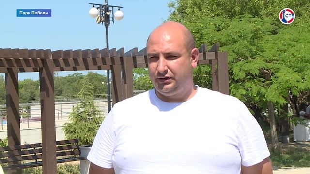 В Парке Победы заменят аварийные деревянные опоры пергол